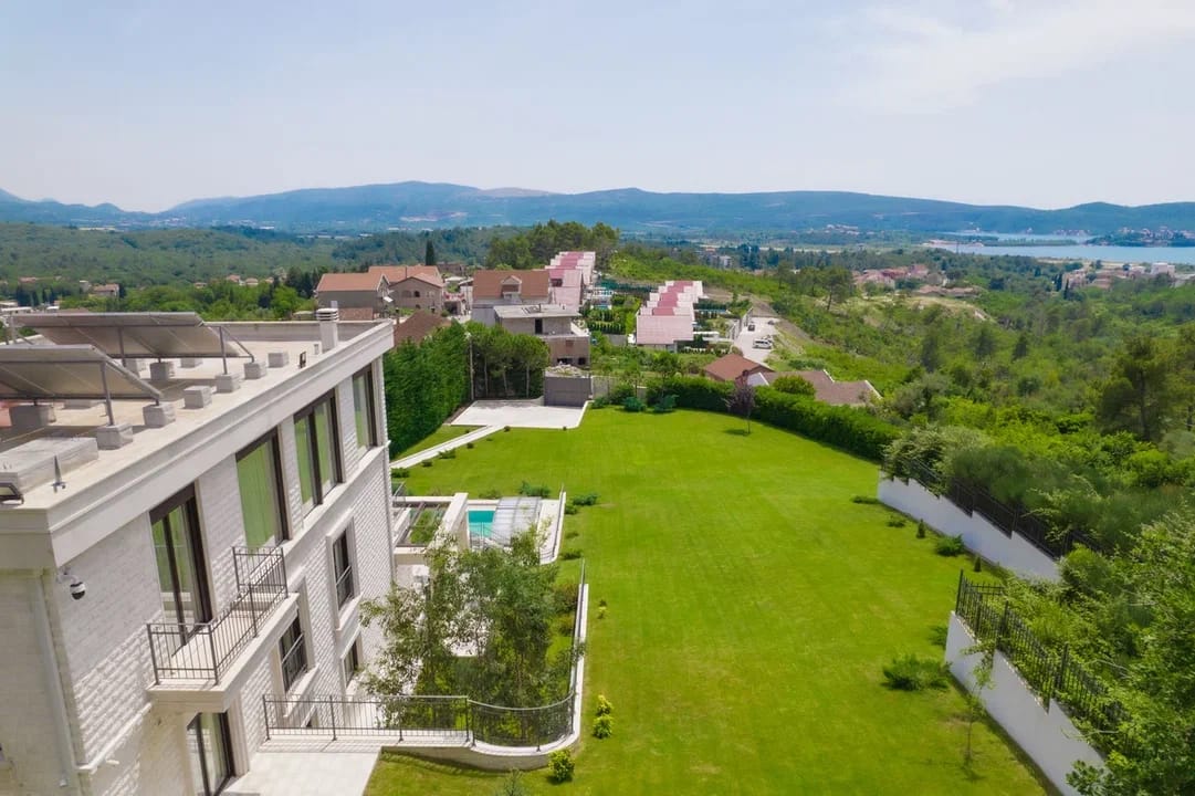 Image of Villa - 6 Bedrooms - 2 Bathrooms for Sale in Tivat-Mrcevac-Montenegro, Image 5